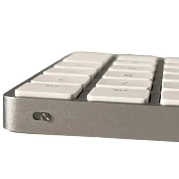 Apple Magic Keyboard with Numeric Keypad - US English - Picture 8 of 10